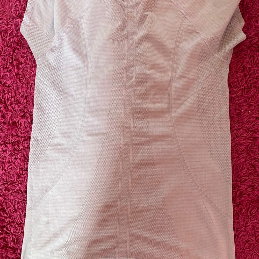 Lululemon T-shirt